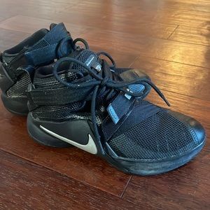 Youth 4.5 Lebron James high top sneaker shoes